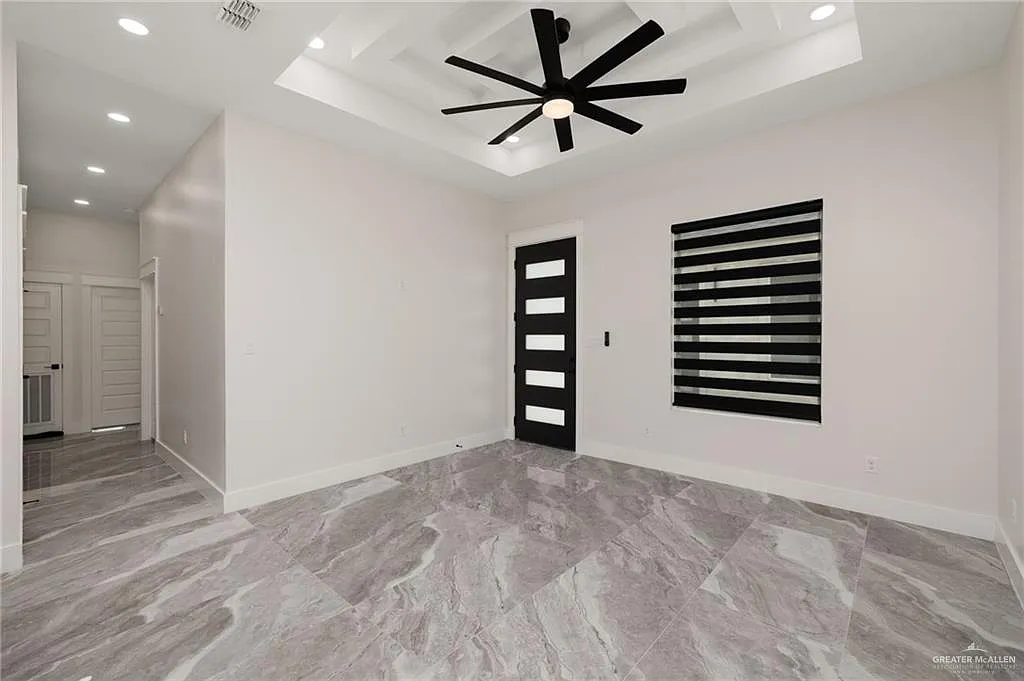 3 bed, 2.0 bath, 1250 sqft, $1,450 — Photo 2