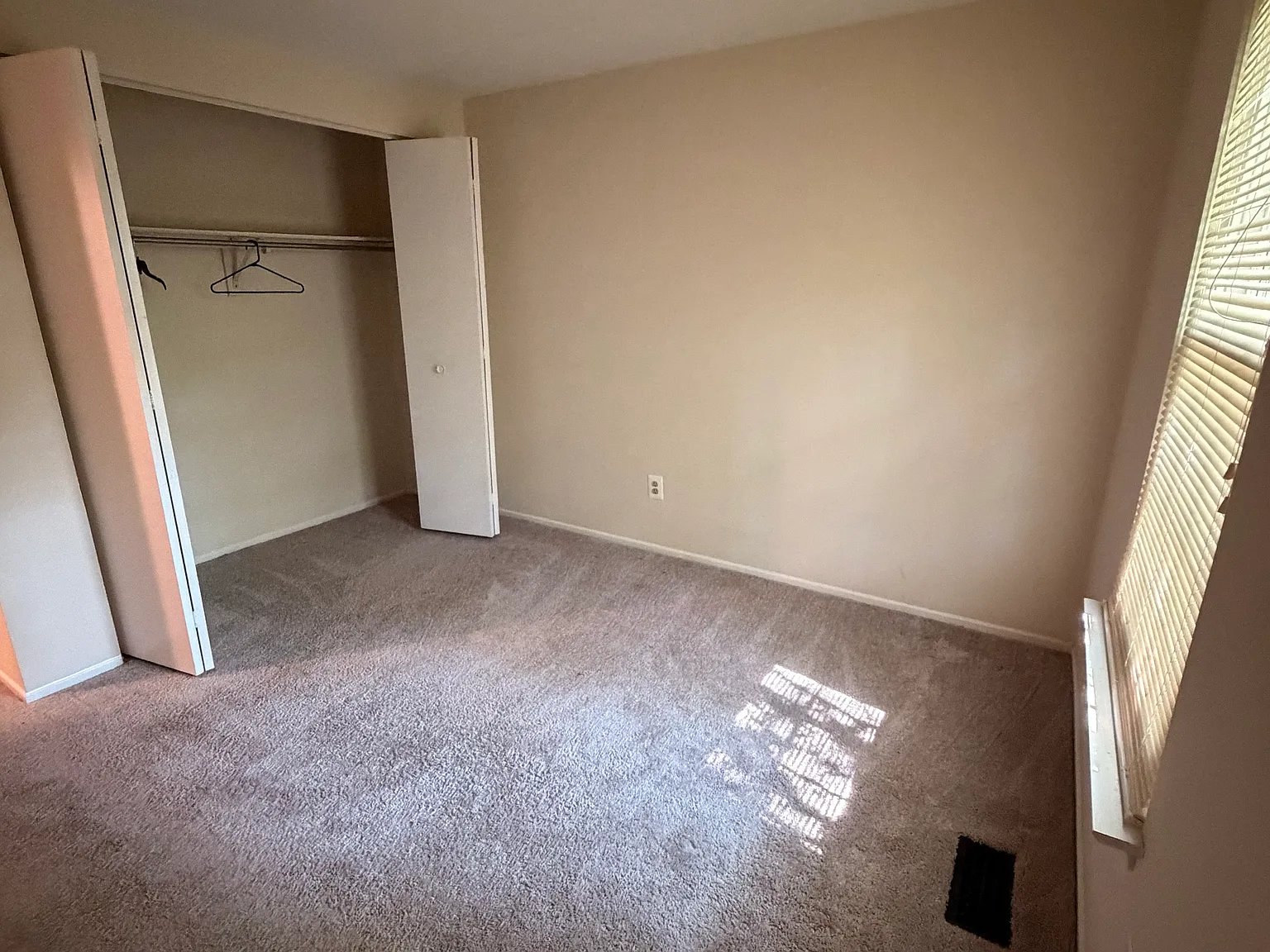 4 bed, 1560 sqft, $699 — Photo 3