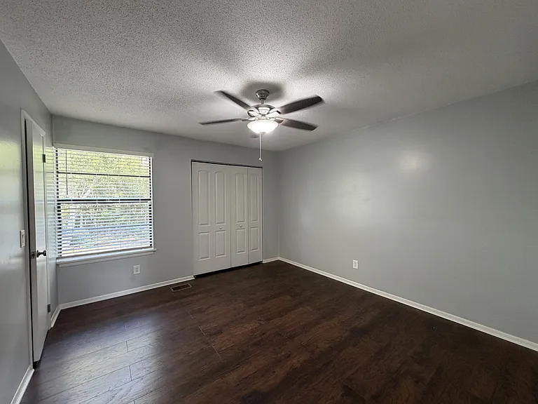 901 Olmstead Dr — Photo 9
