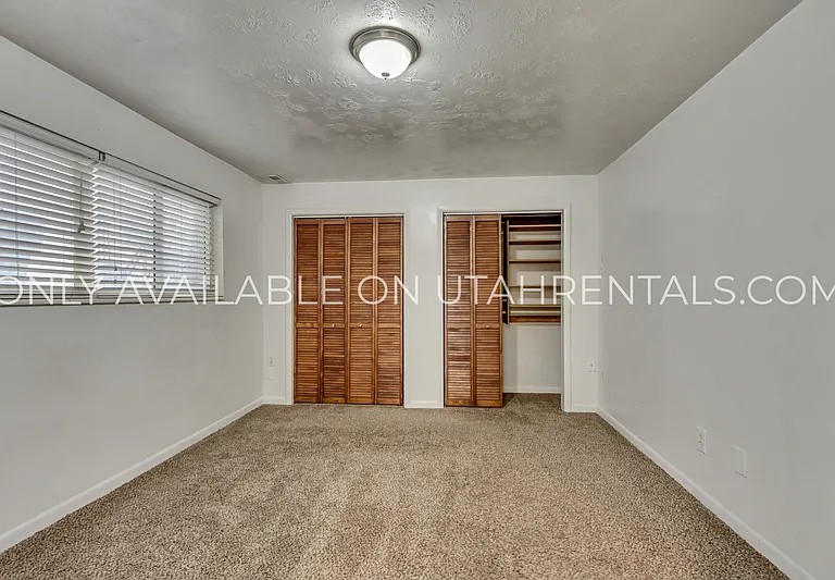 398 W State St — Photo 17
