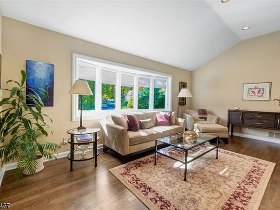 3rd image of 37 Havenwood Dr