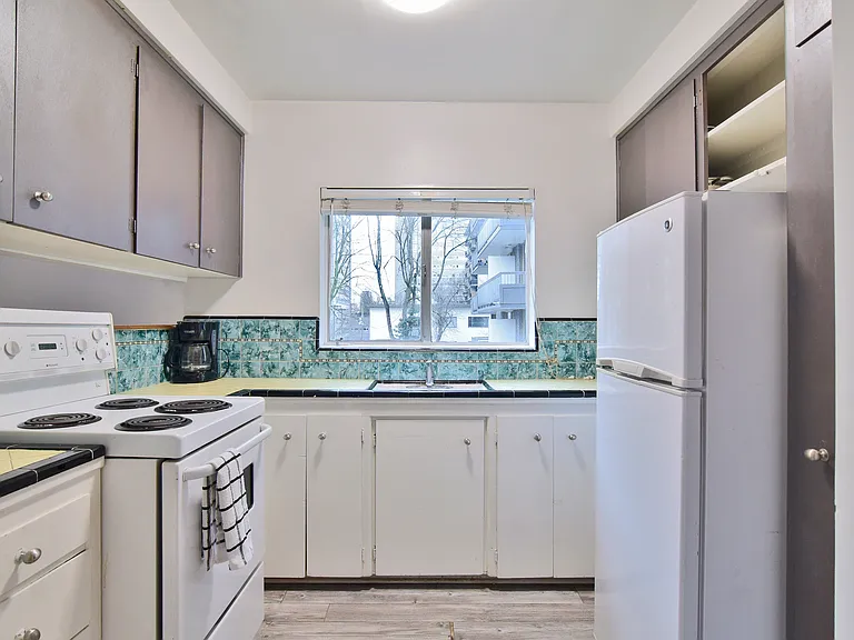 1540 Haro St — Photo 5