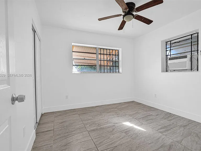 14600 NE 14th Ave #1 — Photo 16