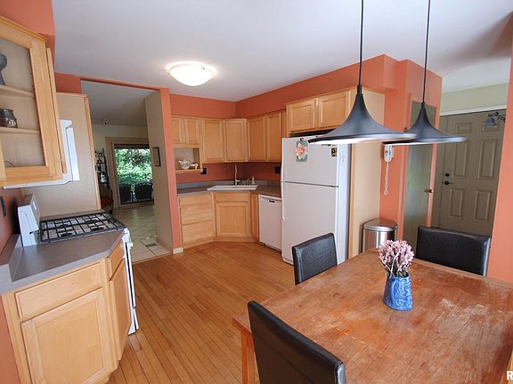 5th image of 3803 N Knoxville Ave #3805
