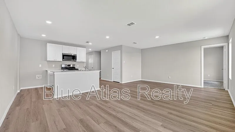 3 bed, 2.0 bath, 1201 sqft, $1,995 — Photo 4