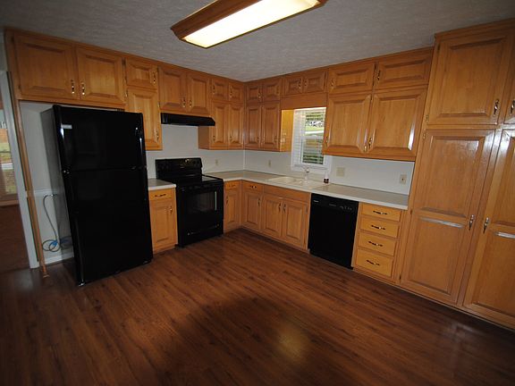5th image of 161 Windsor Chase Dr