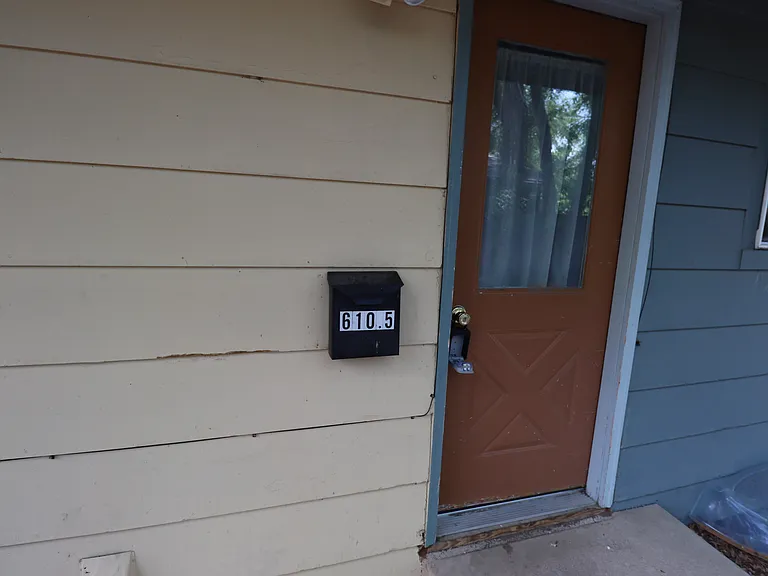 610 Cowan St #1/2 — Photo 2