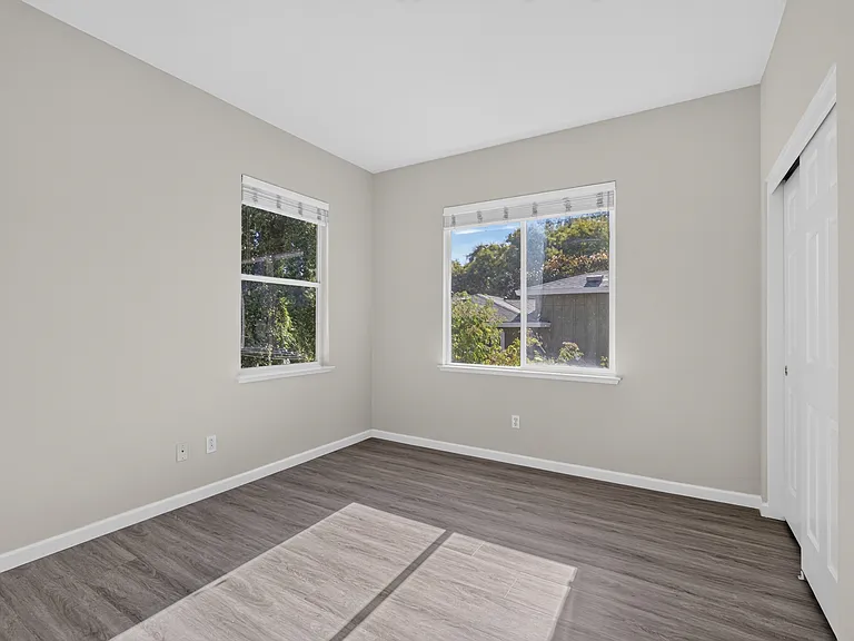5858 Hazelwood Cmn — Photo 25