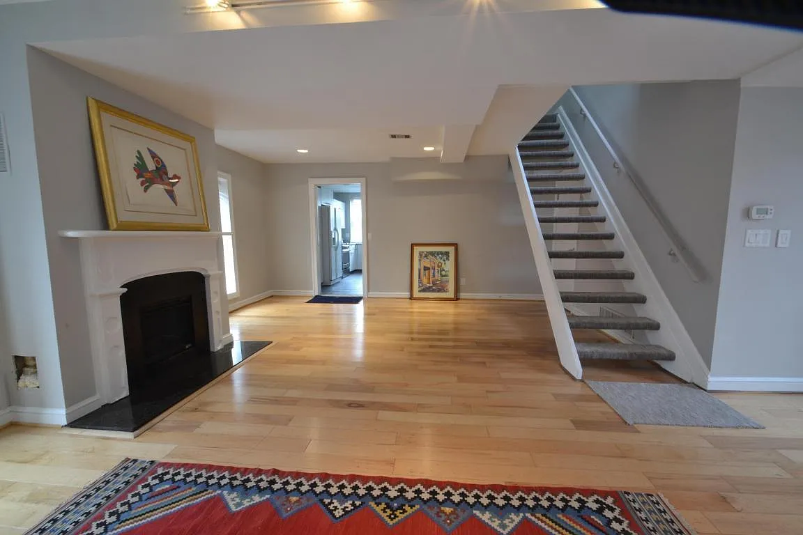 2 bed, 2.5 bath, 1647 sqft, $2,400 — Photo 2