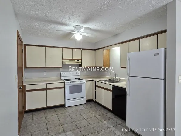 8 Hartley St APT 8, Lewiston, ME 04240