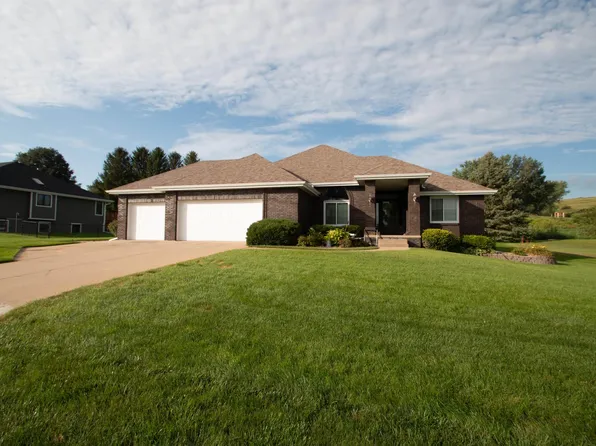 939 Springbrook Dr, Hinton, IA 51024