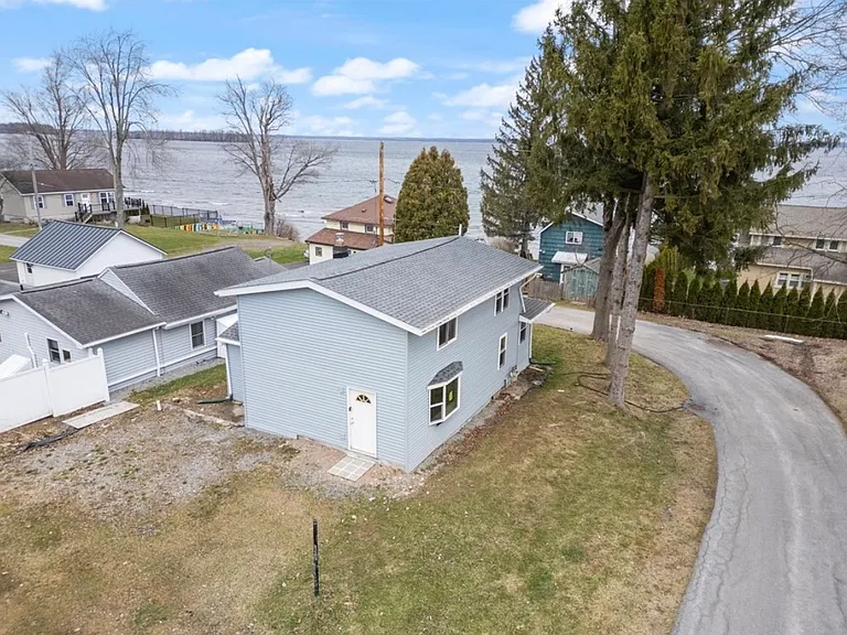 1252 Palmer Cir — Photo 2