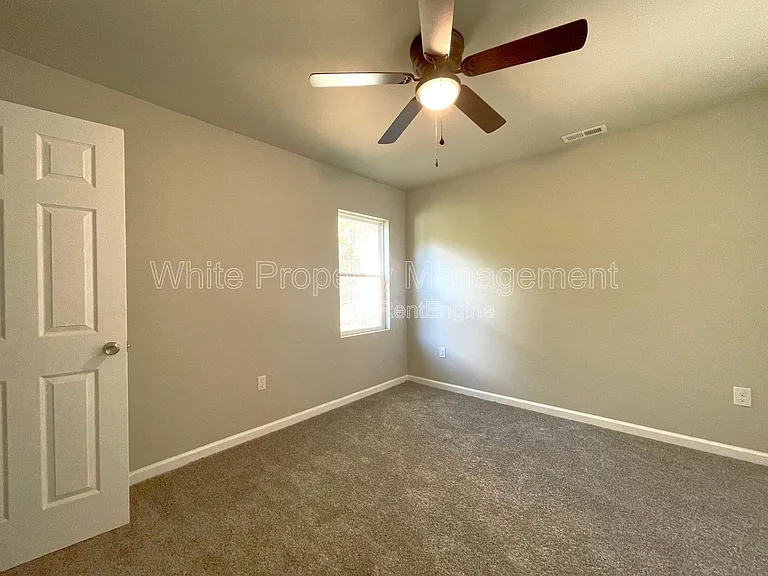 706 Hillside St — Photo 11