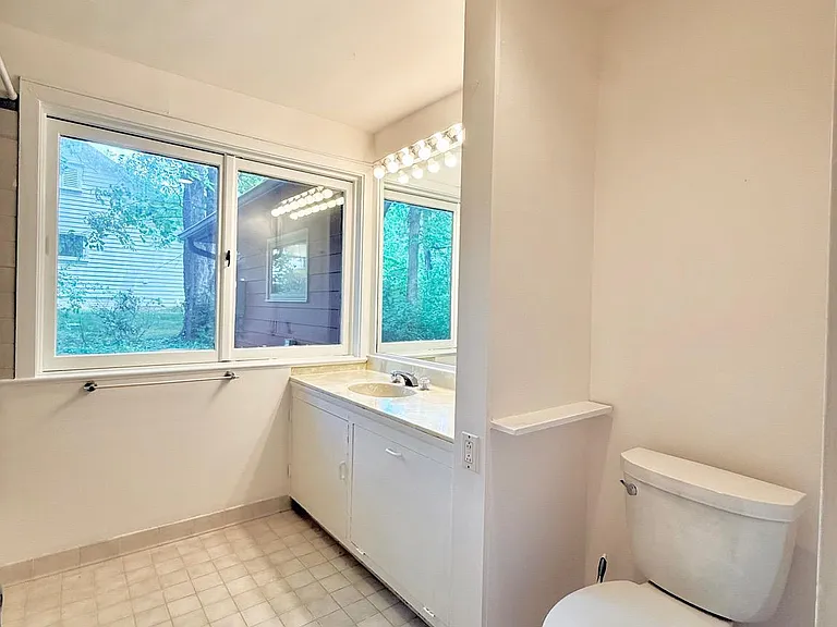 6819 Selkirk Dr — Photo 39
