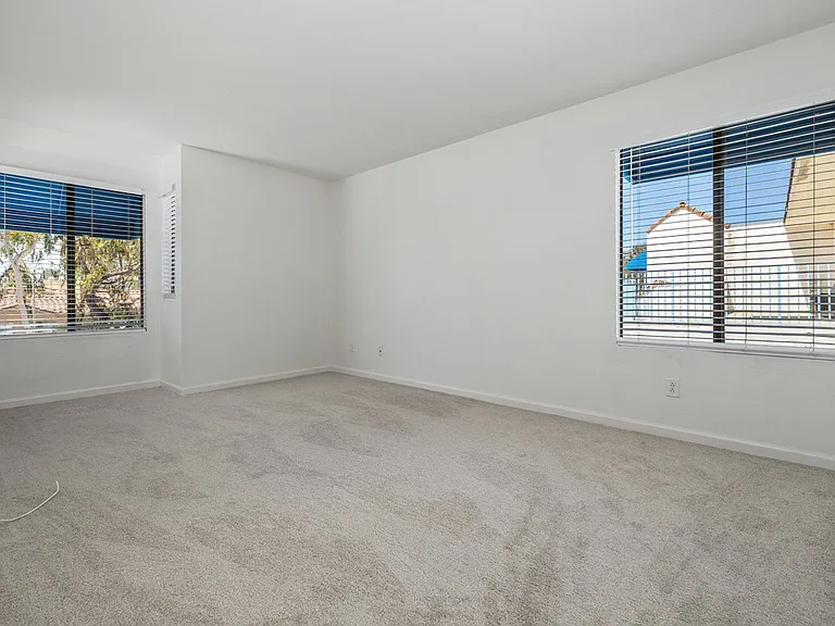 8308 Regents Rd — Photo 15