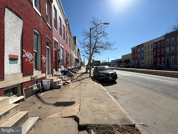 2nd image of 1327 N Fulton Ave