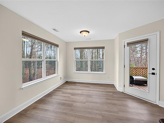 5th image of 2186 Covington Rd