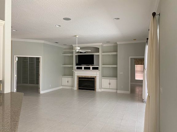 3rd image of 170 Seaglass Dr
