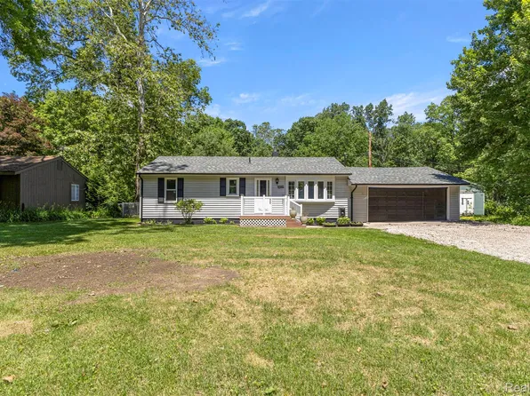 38530 Superior St, Romulus, MI 48174