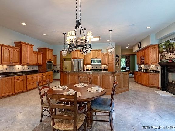 3rd image of 1295 Cayman Dr