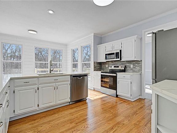 3rd image of 8605 W 152nd Ter