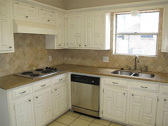 3rd image of 11506 Canyon Trail Dr