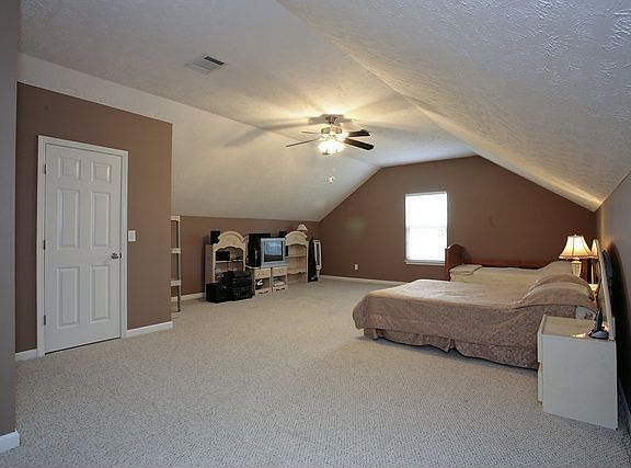 huge bonus or 4th bedroom