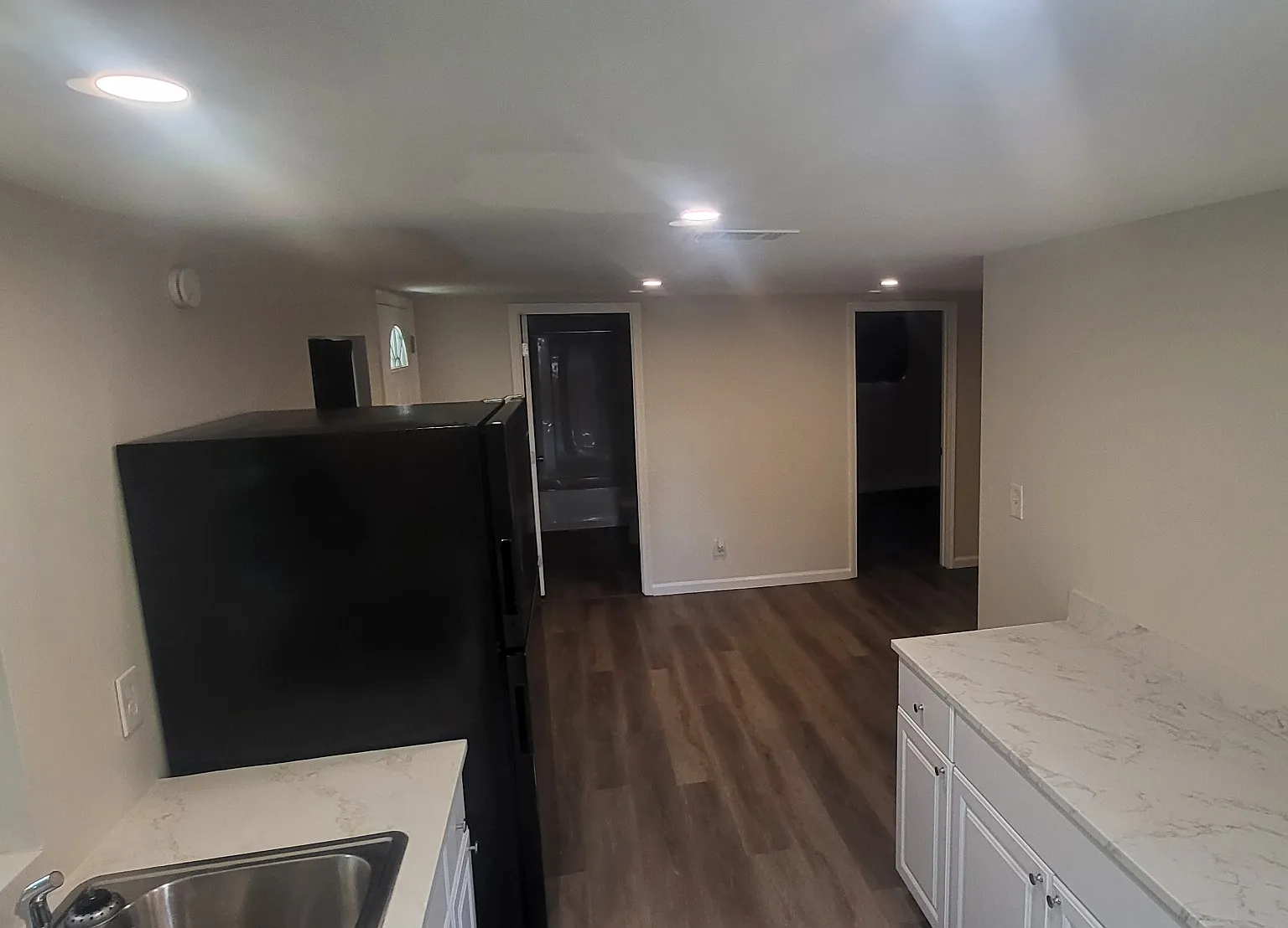 210 E Texar Dr — Photo 2