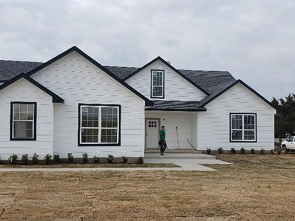 3rd image of 120 Scarlet Oaks Dr