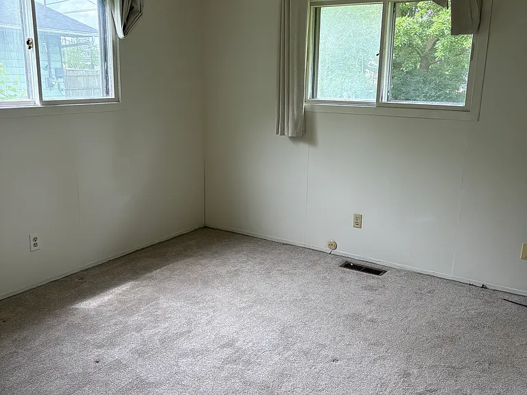 1140 Eastwood Dr — Photo 9