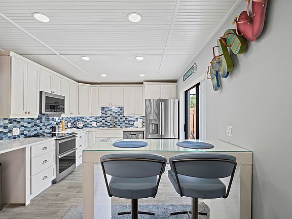 5th image of 6163 SE Riverboat Drive #1018