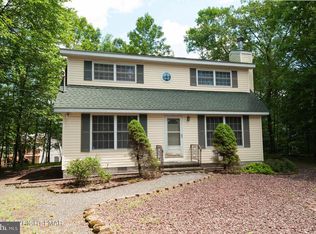 3216 Carlisle Ct, Bushkill, PA 18324