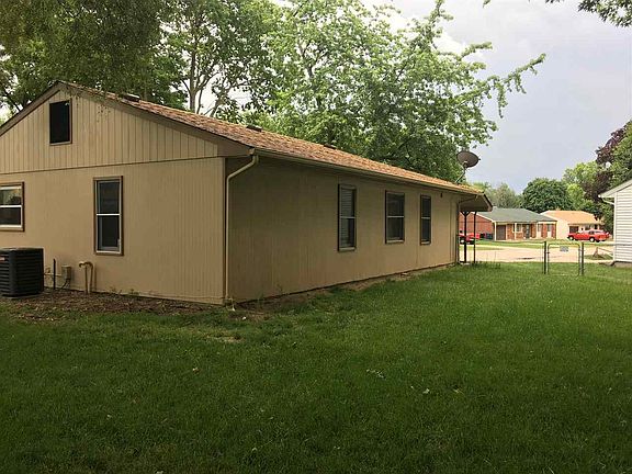 3rd image of 4925 Blackford Dr W