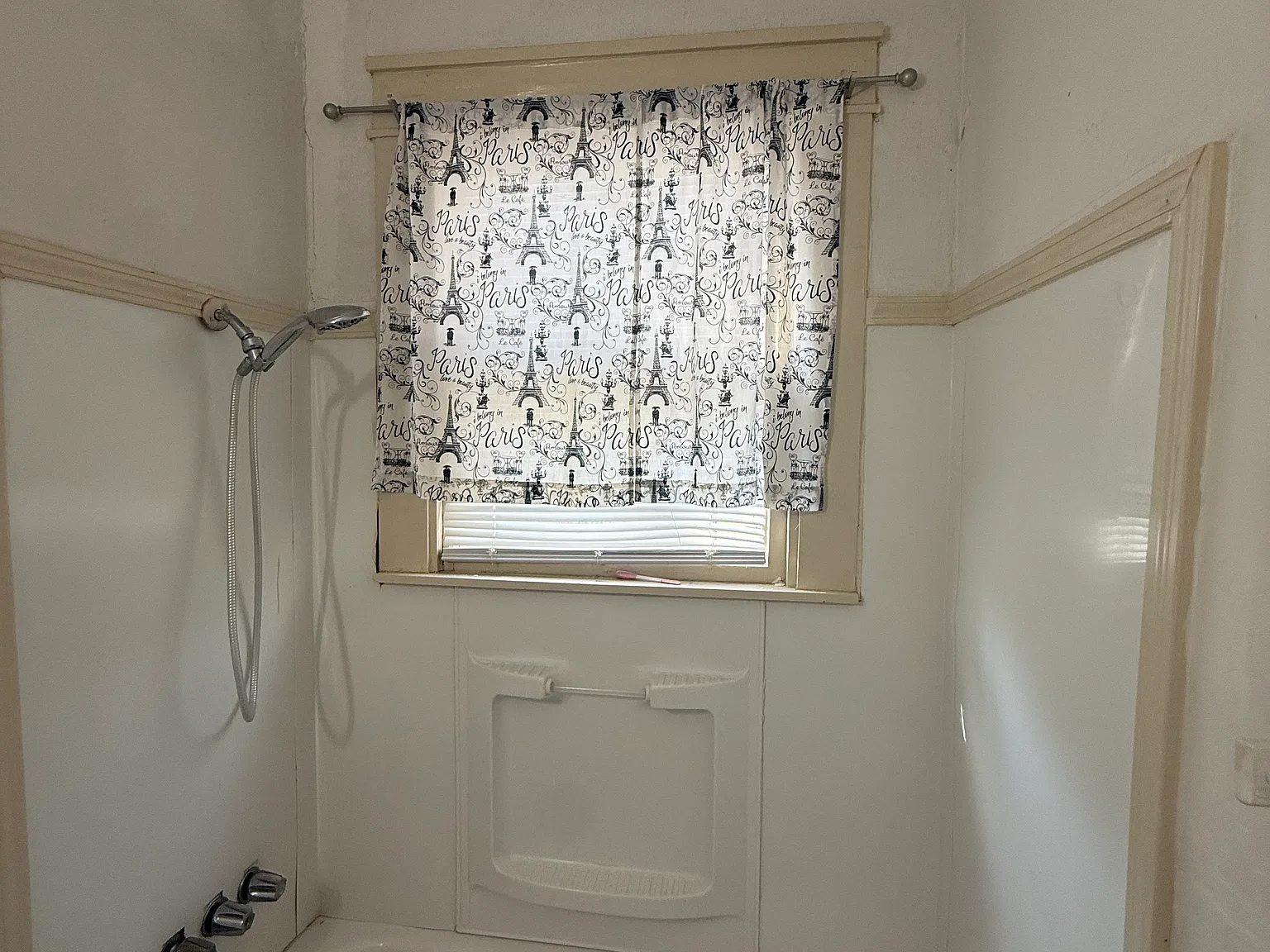 2 bed, 1300 sqft, $825 — Photo 4