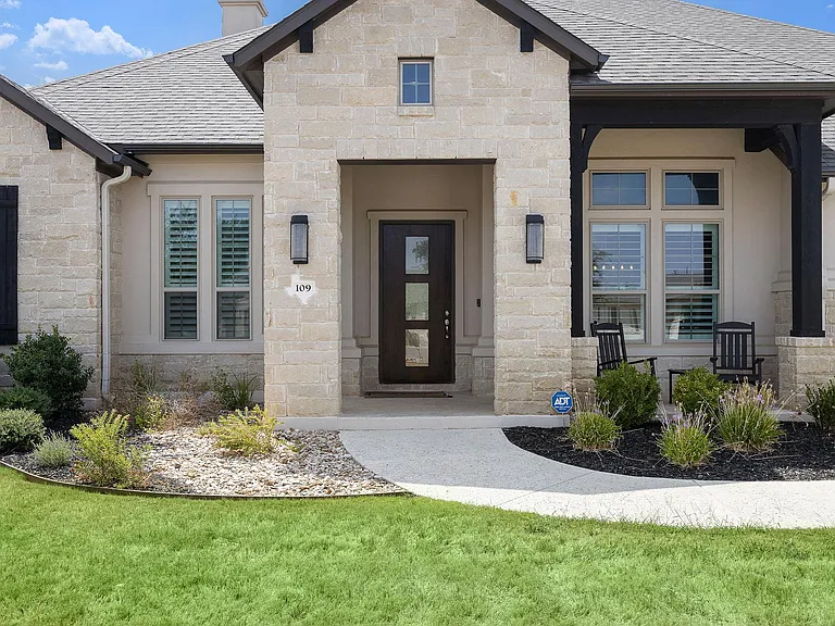 109 Houston Loop #A — Photo 3