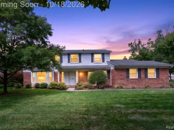 3891 Boulder Dr, Troy, MI 48084