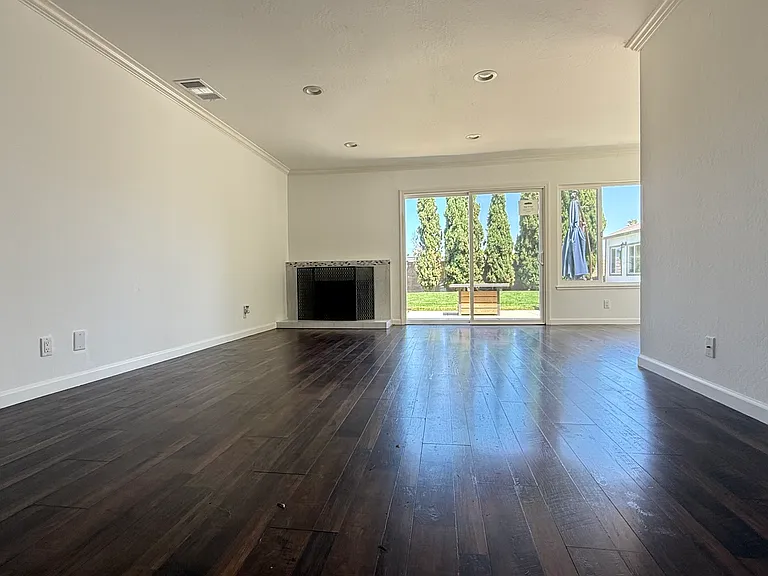 8123 Meadowlark Ct — Photo 10