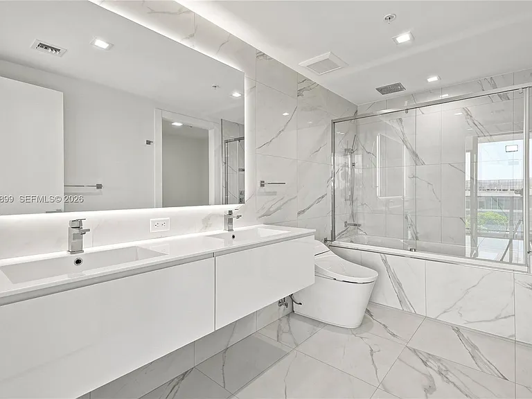 1179 E Hallandale Blvd #302 — Photo 21