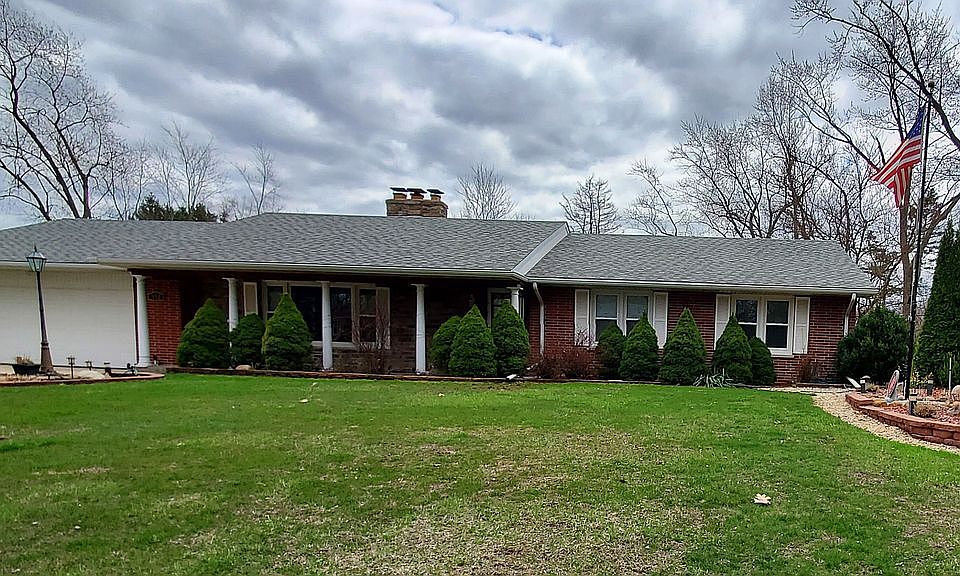 1st image of 932 Quinn Pl