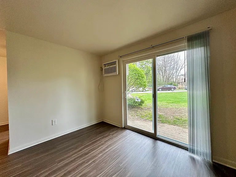 Edgewood Apartments — Photo 43
