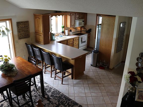 3rd image of 1601 N Hume Ave