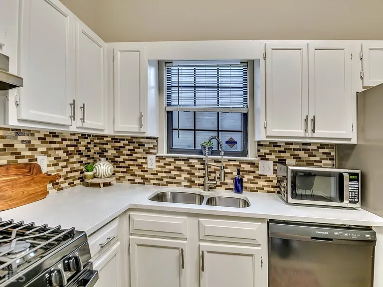 2025 Winsburg Dr NW — Photo 7