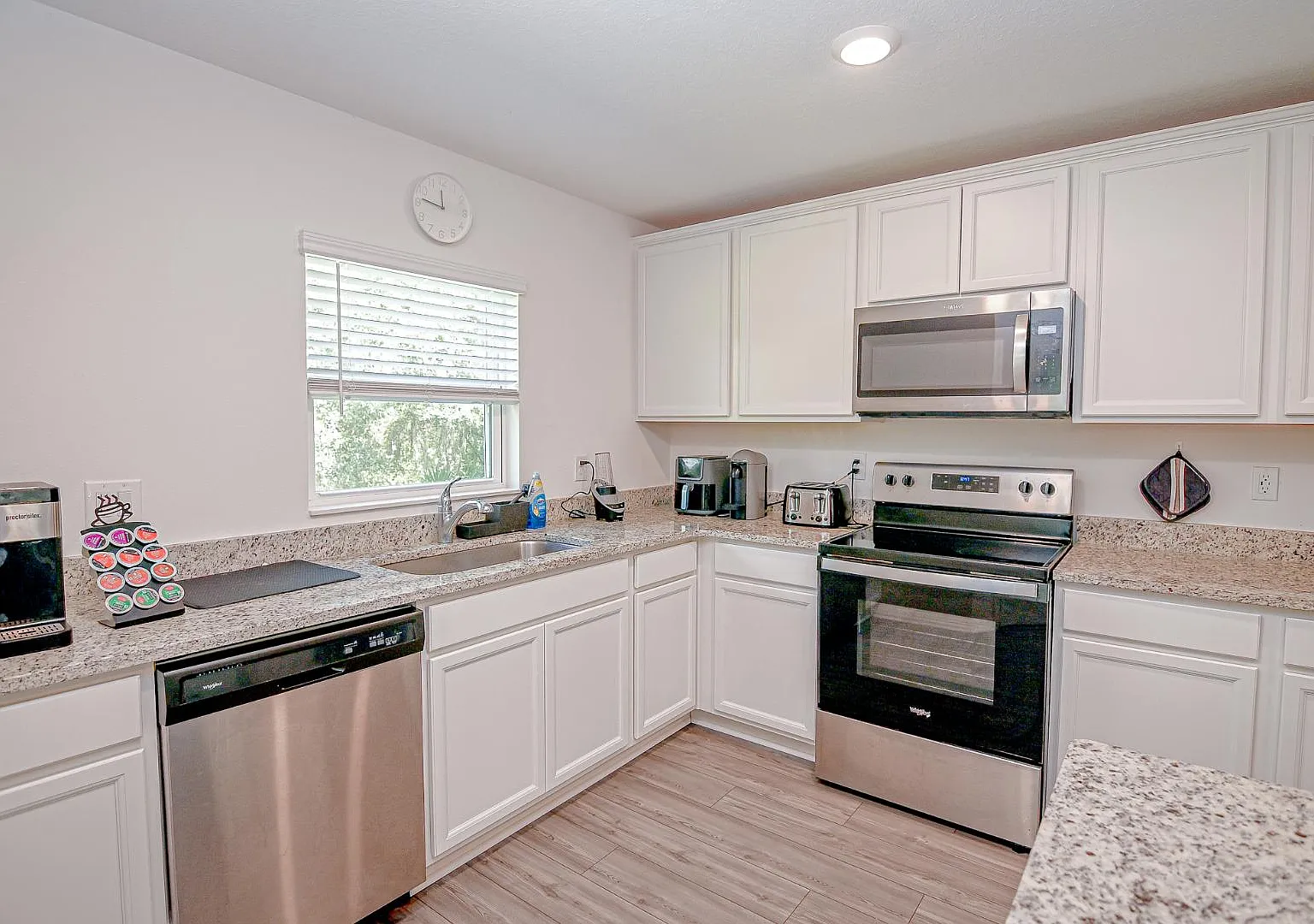 695 Bay Leaf Dr — Photo 3
