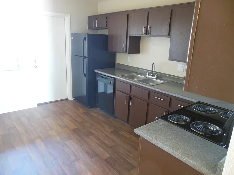 501 N 64th Pl — Photo 6
