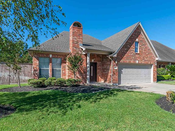 2nd image of 104 Winding Brook Dr