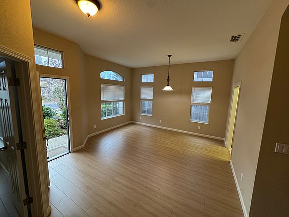 3rd image of 116 Elkins Cir