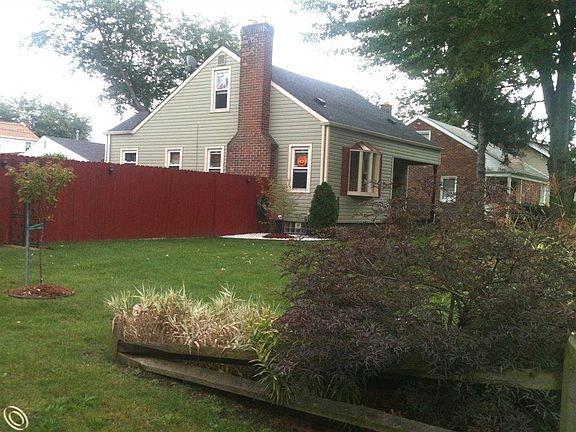2nd image of 23050 Forest Ave
