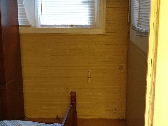 Rear bedroom
