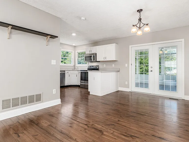 8446-1 Olenbrook Dr — Photo 13