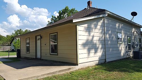 1st image of 903 N Weenonah Ave